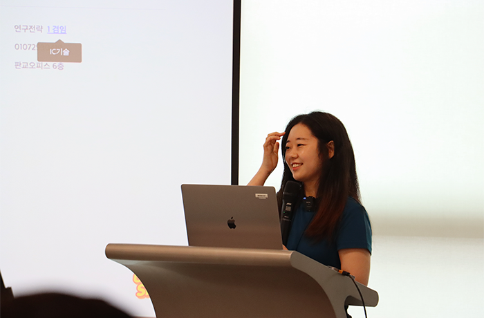 aven-with-microphone-image