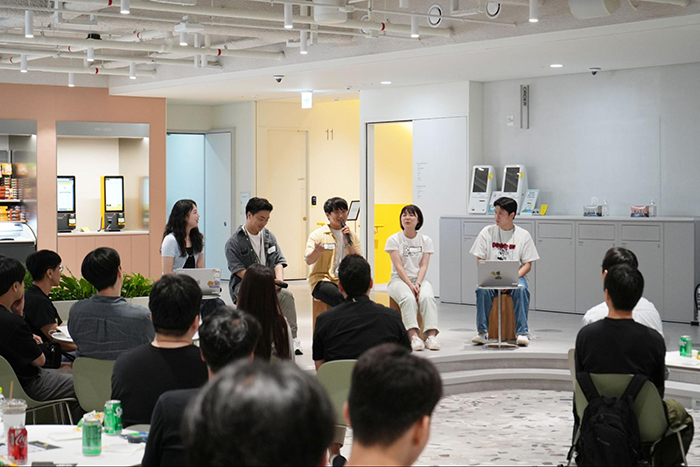 panel-talk-image